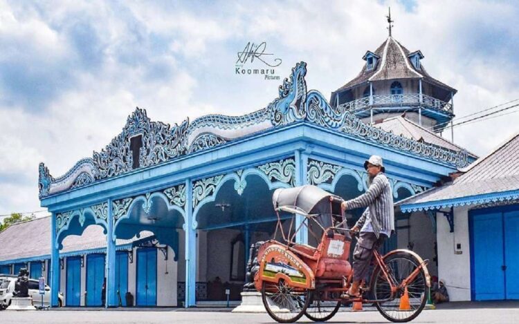 Bagian-depan-Keraton-Surakarta-Hadiningrat-Solo-koomaru-e1557233394894-750x469